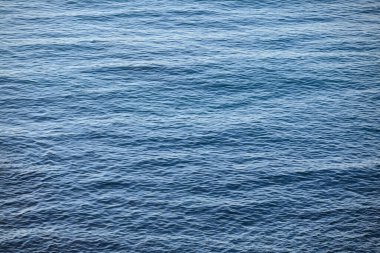 Güzel deniz yüzeyinin havadan görünüşü