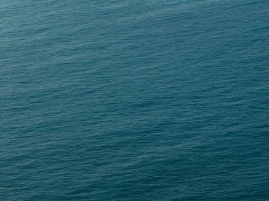 Güzel deniz yüzeyinin havadan görünüşü