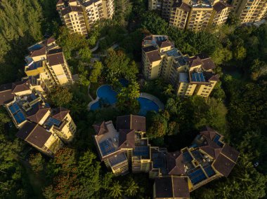 Çin 'in Hainan ilindeki güzel tatil evleri.