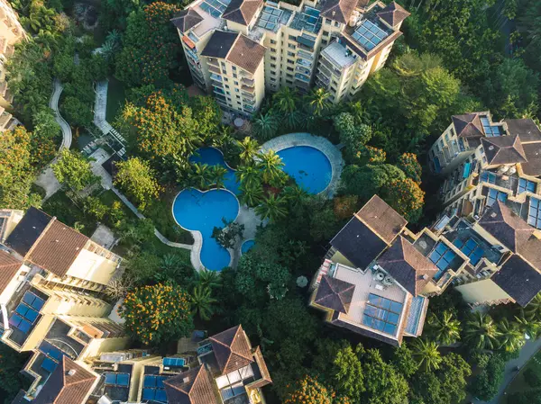 Çin 'in Hainan ilindeki güzel tatil evleri.