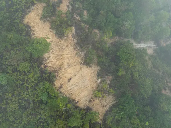 Luftaufnahme Von Erdrutsch Wald Berglandschaft lizenzfreie Stockbilder