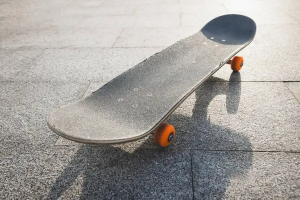 Skateboard Freien Der Sonnenaufgangsstadt Stockfoto