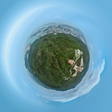 Shenzhen, Çin - 12 Nisan 2024: Shenzhen şehrindeki Yantian uluslararası konteyner terminalinin havadan görüntüsü