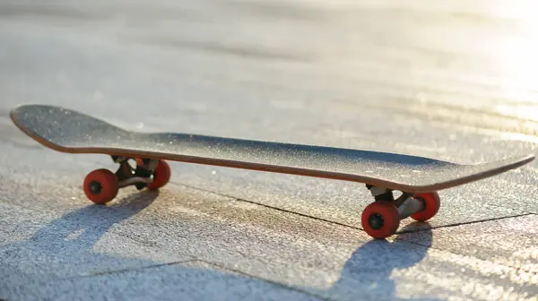 Skateboard Bereit Für Die Fahrt Freien Stockfoto