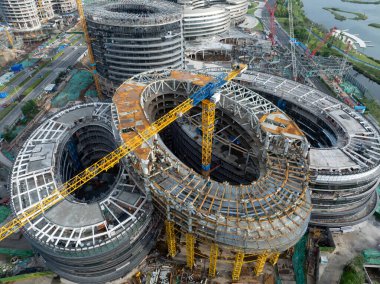 Çin 'in Chengdu şehrindeki modern ofis binalarının hava manzarası.