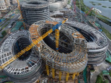 Çin 'in Chengdu şehrindeki modern ofis binalarının hava manzarası.