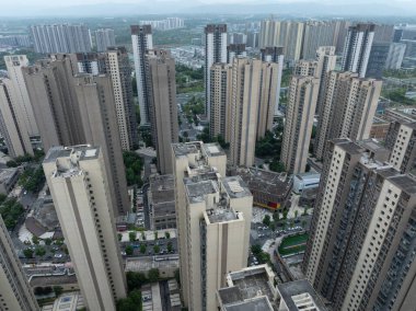 Çin 'in Chengdu şehrindeki modern mimarinin insansız hava aracı görüntüsü