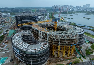 Çin 'in Chengdu şehrindeki modern ofis binalarının gündüz görüşü