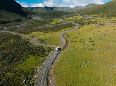 Yol ayrımına geldik ve hangi çatalı kullanacağımıza karar veremedik.