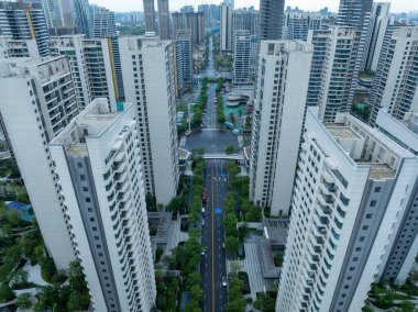 Çin 'in Chengdu şehrindeki gece hava manzarası.