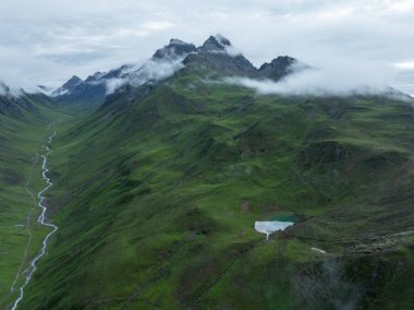 Çok güzel yüksek irtifa manzarası çayır dağ kanyonu manzarası