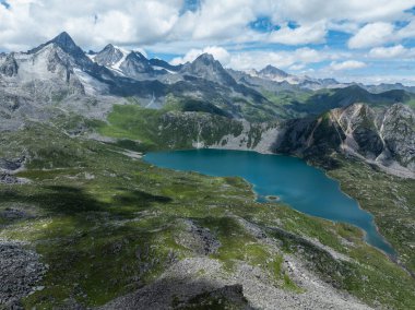 Güzel yüksek irtifa dağ manzarası