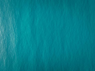 Mavi deniz yüzeyinin havadan görünümü