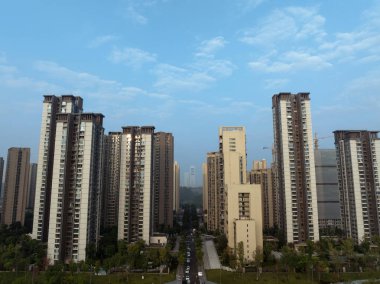 Çin 'in Chengdu şehrindeki gece hava manzarası.