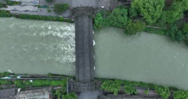 Dujiang Barajı 'nın havadan görünüşü Dujiangyan, Sichuan bölgesi, Çin