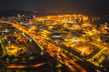 Shenzhen, Çin - 26 Temmuz 2022: Çin 'in Shenzhen kentindeki uluslararası Yantian konteyner terminalinin hava görüntüsü