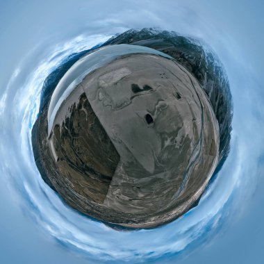 Çin, Tibet 'te güzel kar dağları ve göl manzarası