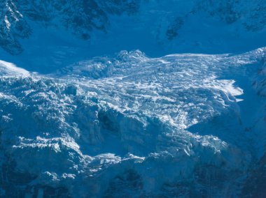 Tibet, Çin 'de buzullarda asılı güzel yüksek irtifa