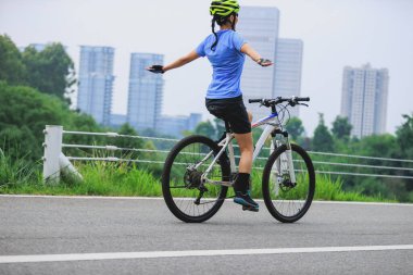 Modern şehirle dağda bisiklete binmek gibi.