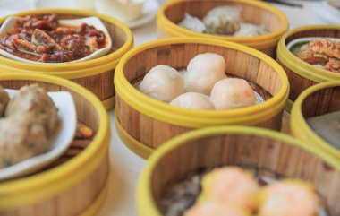 Bambu Buharı Kasesinde Çin yemeği Dim Sum 