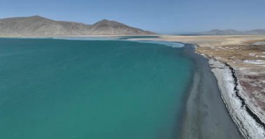 Çin, Tibet 'teki güzel Yamdrok Yumtso Gölü' nün hava manzarası..