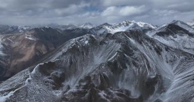 Güzel yüksek dağ manzarası.