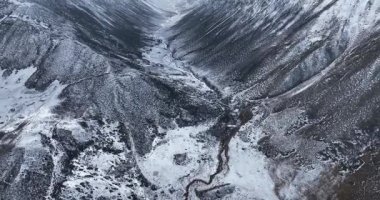 Güzel yüksek dağ manzarası.