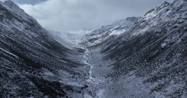 Güzel yüksek dağ manzarası.