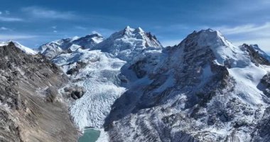 Güzel yüksek dağ manzarası.