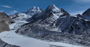 Güzel yüksek dağ manzarası.
