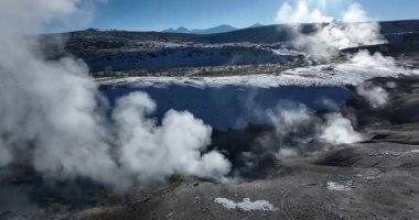 Güzel dağların havadan görünüşü, doğa.