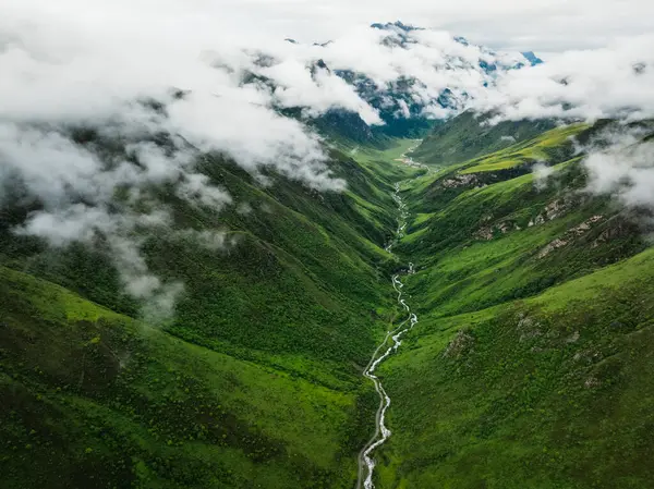 Güzel yüksek irtifa dağ manzarası