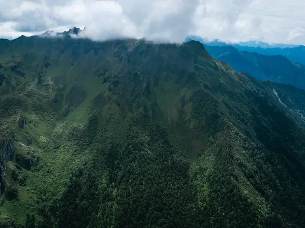 Güzel yüksek irtifa dağ manzarası