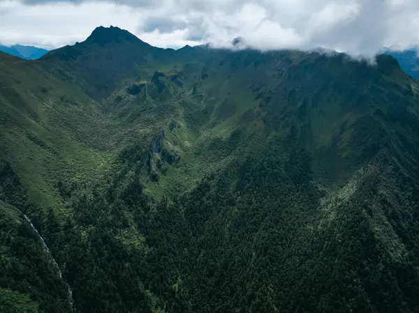 Güzel yüksek irtifa dağ manzarası