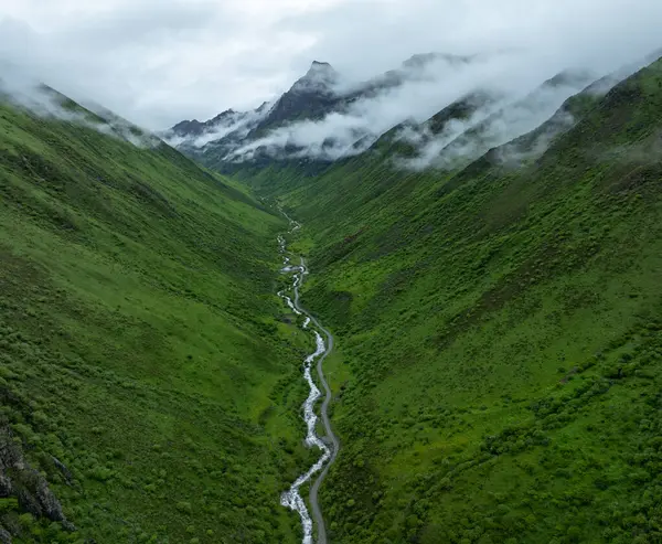 Güzel yüksek irtifa dağ manzarası
