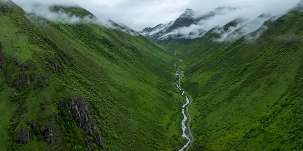 Güzel yüksek irtifa dağ manzarası