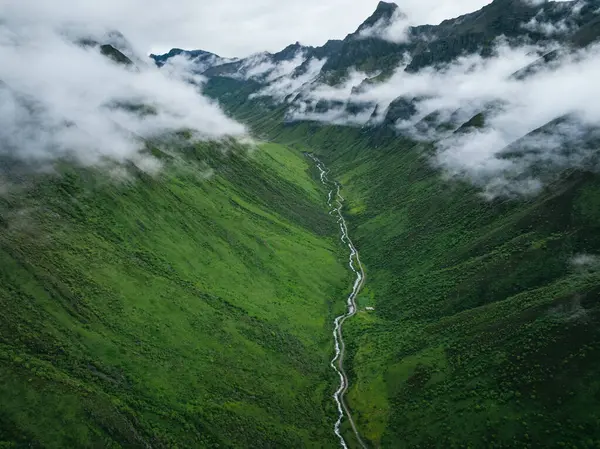 Güzel yüksek irtifa dağ manzarası