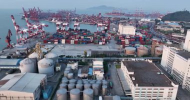 Shenzhen, Çin - 2022 Çemberi: Çin 'in Shenzhen kentindeki Yantian limanındaki hava manzarası 