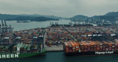 Shenzhen, Çin - 2022 Çemberi: Çin 'in Shenzhen kentindeki Yantian limanındaki hava manzarası 