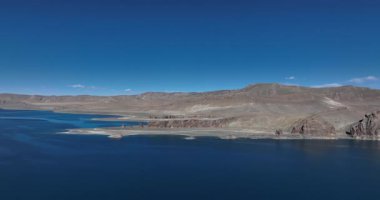 Güzel manzara, dağlar ve göl, doğa.