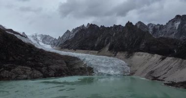 Çin 'deki güzel dağların havadan görünüşü