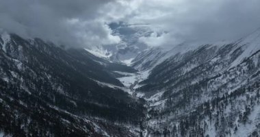 Tibet, Çin 'deki güzel dağ manzarası. Doğa