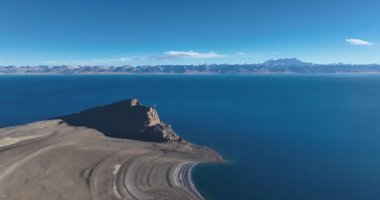 Güzel manzara, dağlar ve göl, doğa.