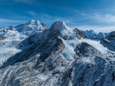 Tibet, Çin 'de buzullarda asılı güzel yüksek irtifa