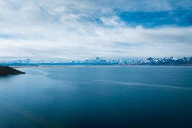 Tibet, Çin 'deki güzel göl manzarası