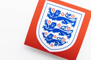 LONDON, İngiltere - Aralık 2022: İngiltere futbol logosu Üç aslan ulusal amblem rozeti.