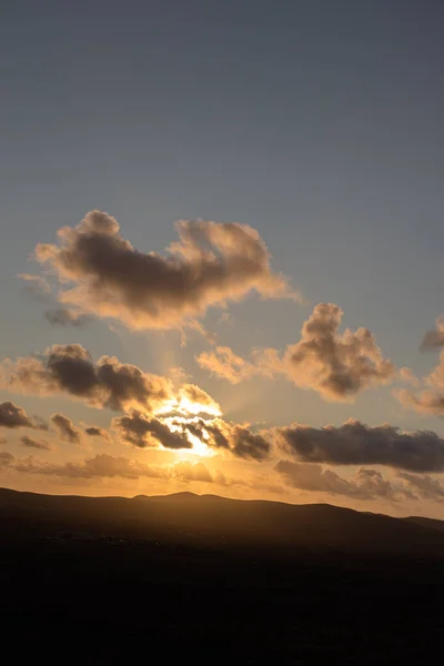 Sunset Mountain Silhouettes Clouds Illuminated Golden Rays Sun Dusk Fuerteventura — Stock Photo, Image
