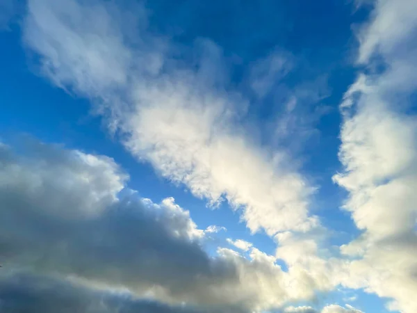 stock image Blue sky with large fluffy nunes in the form of lines. Tenerife, canary islands, spain