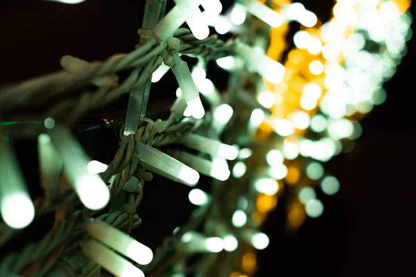 Αφηρημένα Φώτα Χριστουγεννιάτικα Φώτα Εκτός Εστίασης Κίτρινα Πράσινα Χρώματα Μαύρο — Φωτογραφία Αρχείου