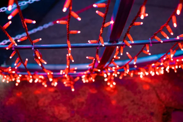 Luzes Abstratas Decoração Natal Luzes Rua Fora Foco Luzes Vermelhas — Fotografia de Stock